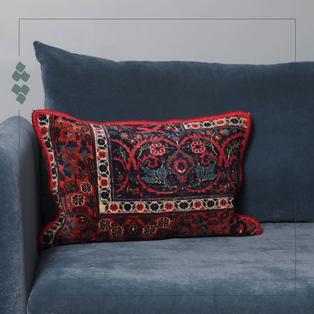 کوسن دست دوز چله با فرش آنتیک مشهد
