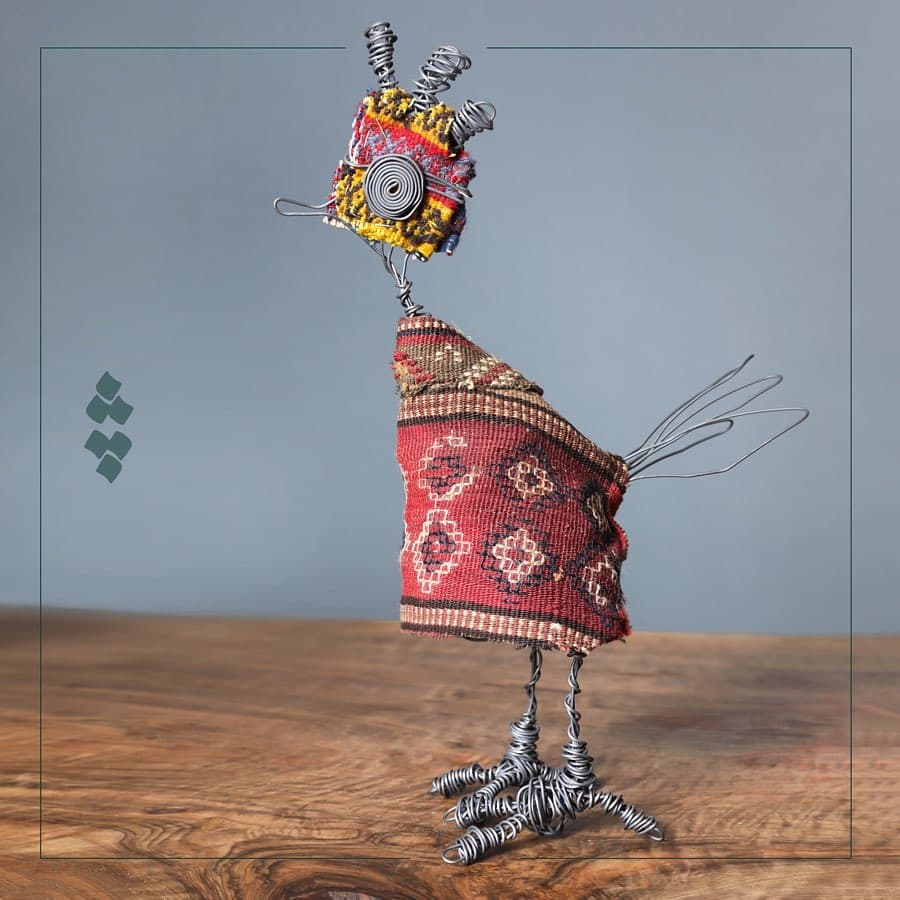 مجسمه دستساز مفتولی چله طرح هدهد با گلیم عشایری