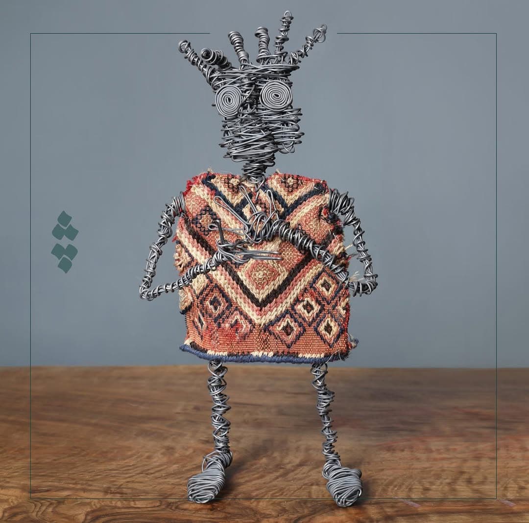 مجسمه مفتولی دستساز چله با گلیم عشایری