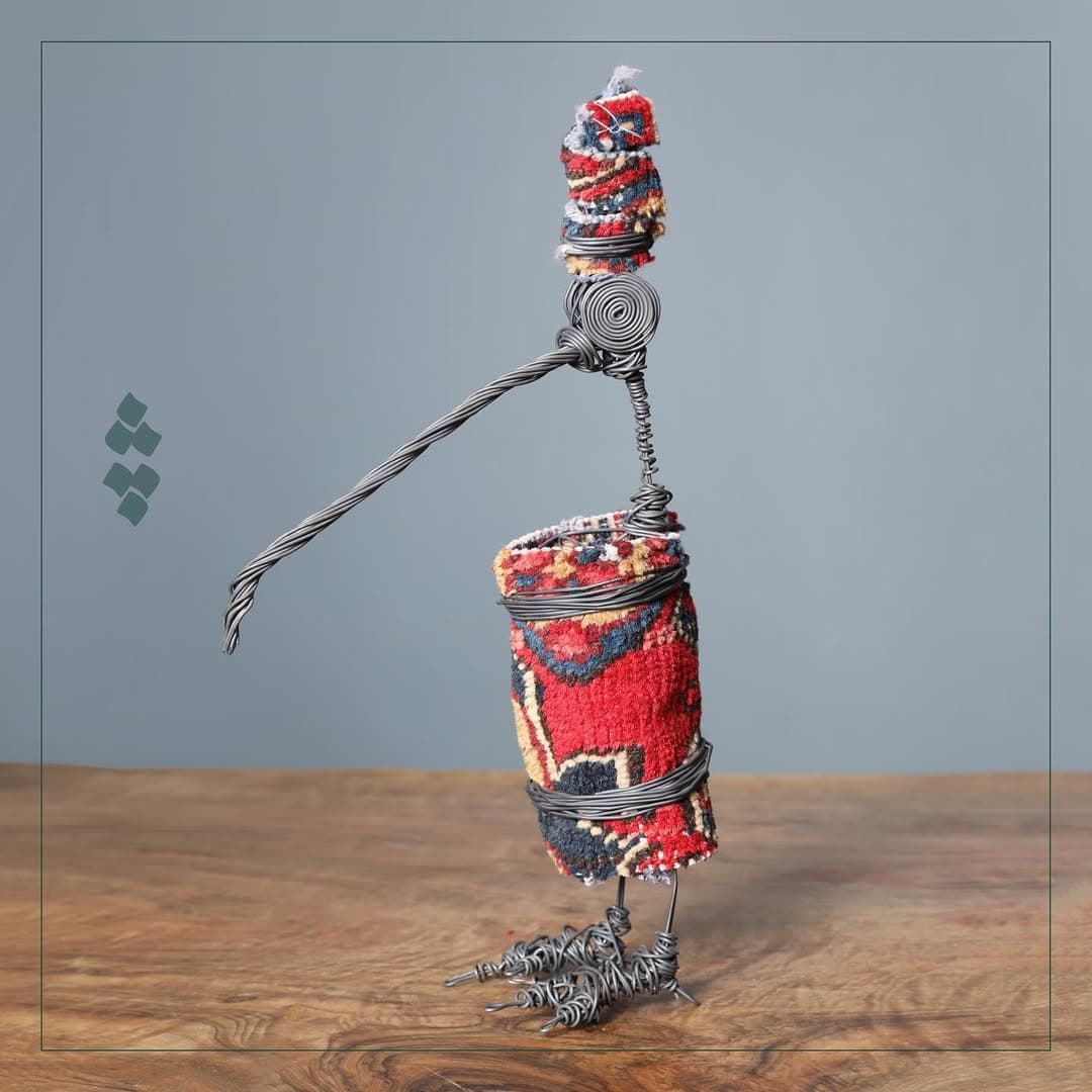 مجسمه دستساز مورچه خوار با فرش تبریز