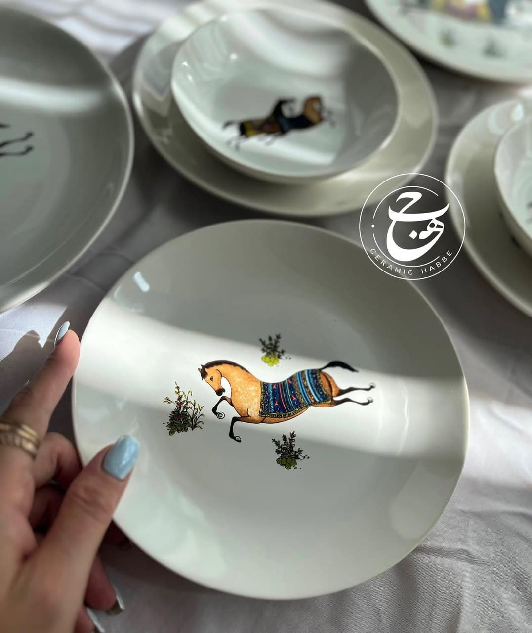 سرویس غذاخوری ۲۹ پارچه سرامیکی طرح اسب هرمس