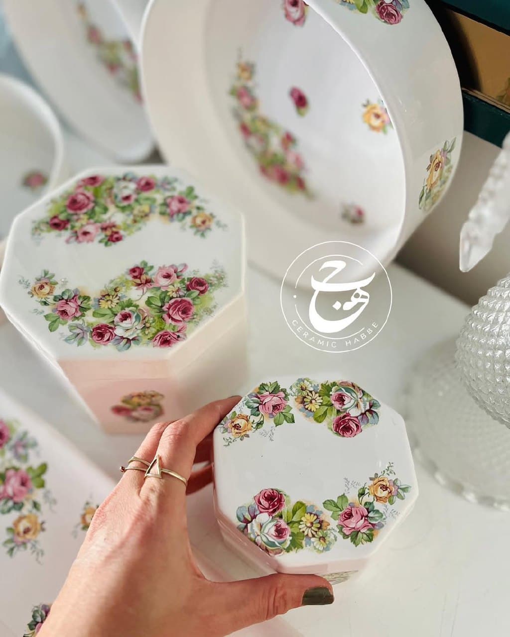 سرویس غذاخوری سرامیکی طرح گل سرخ