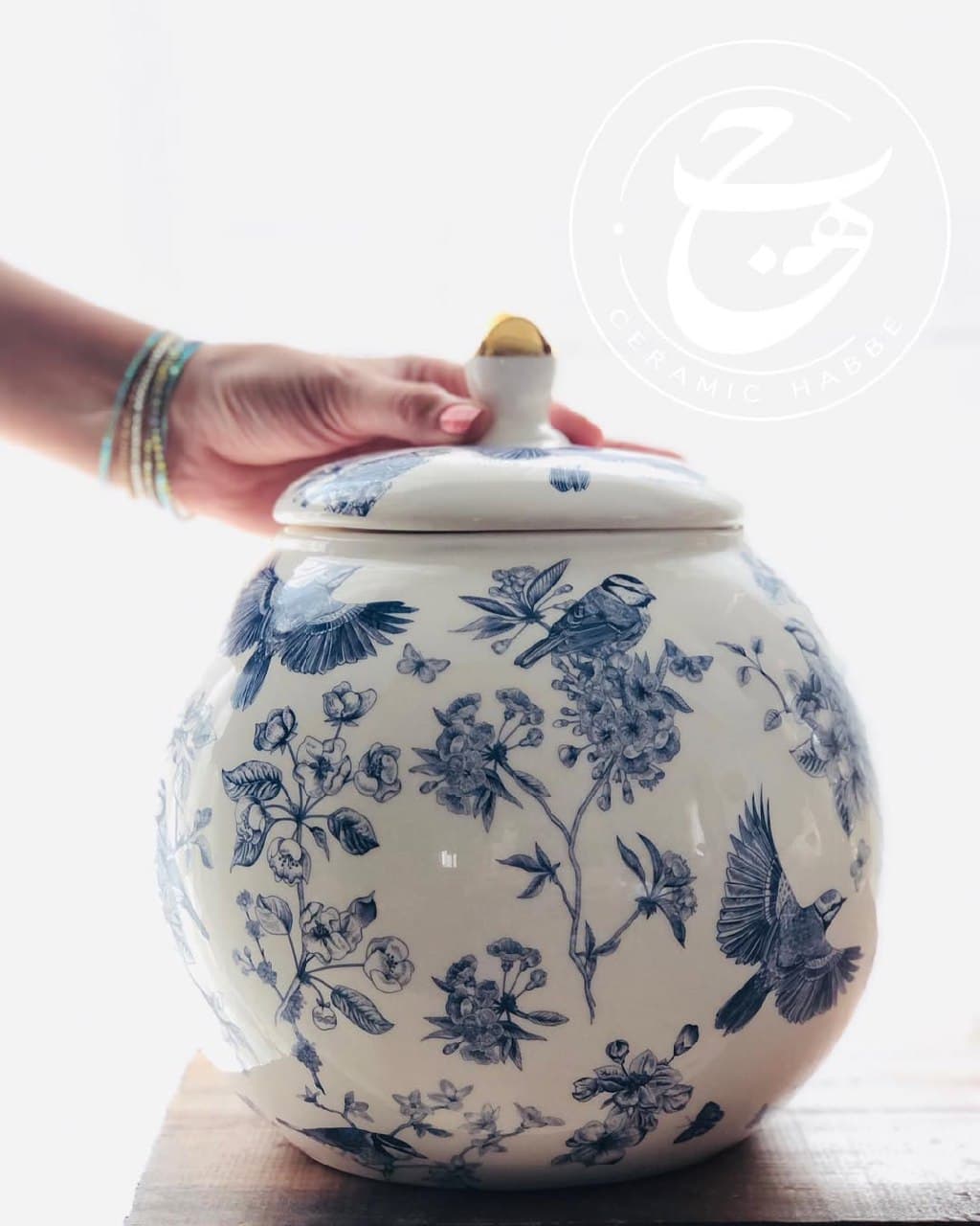 کوزه سرامیکی دکوراتیو درب دار طرح گل و مرغ