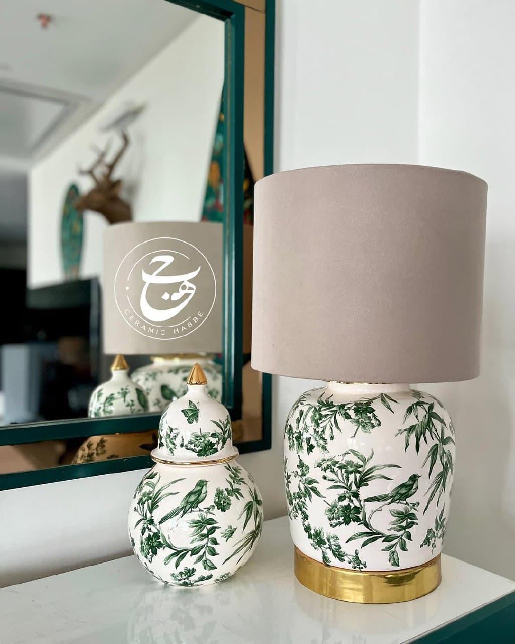 آباژور رومیزی سرامیکی دست‌ساز طرح پرنده و شاخسار