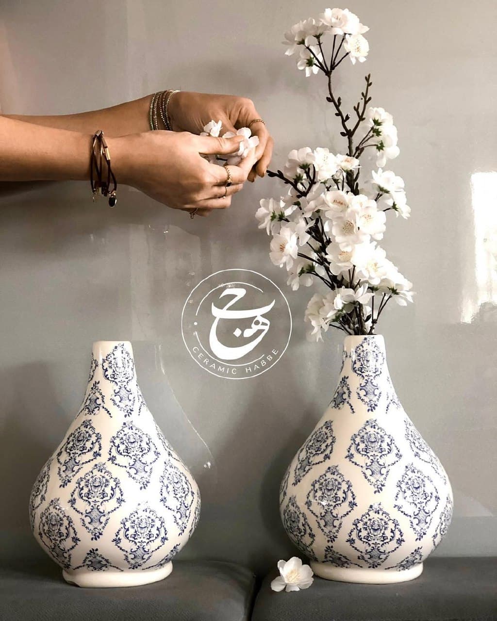 گلدان سرامیکی دست ساز کمر باریک طرح داماس