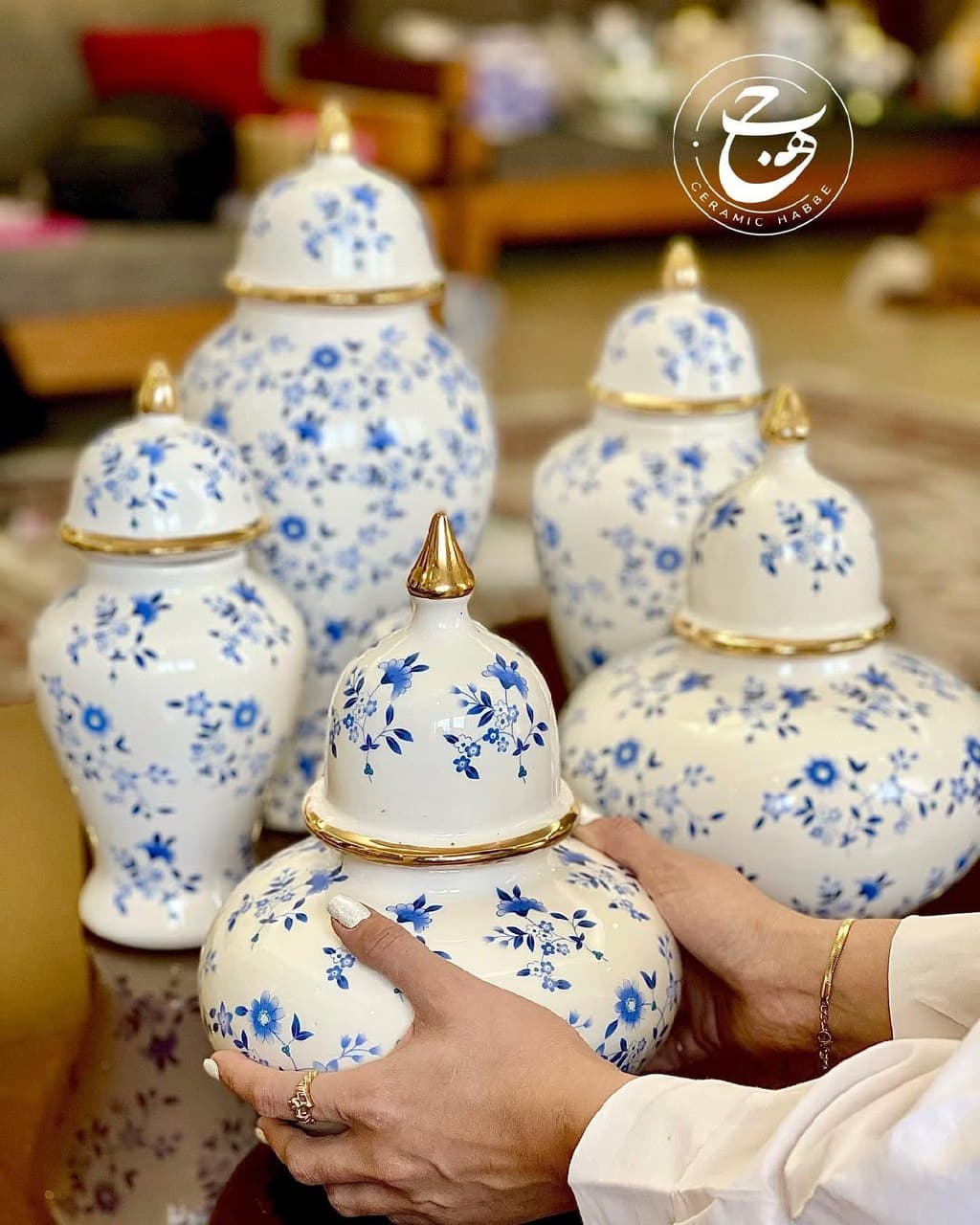 جار سرامیکی دکوری درب‌دار طرح گل آبی مدل جورجیا