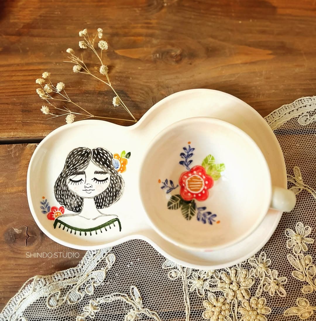 ست چایخوری و قهوه خوری سرامیکی دست ساز طرح دختر و گل برجسته