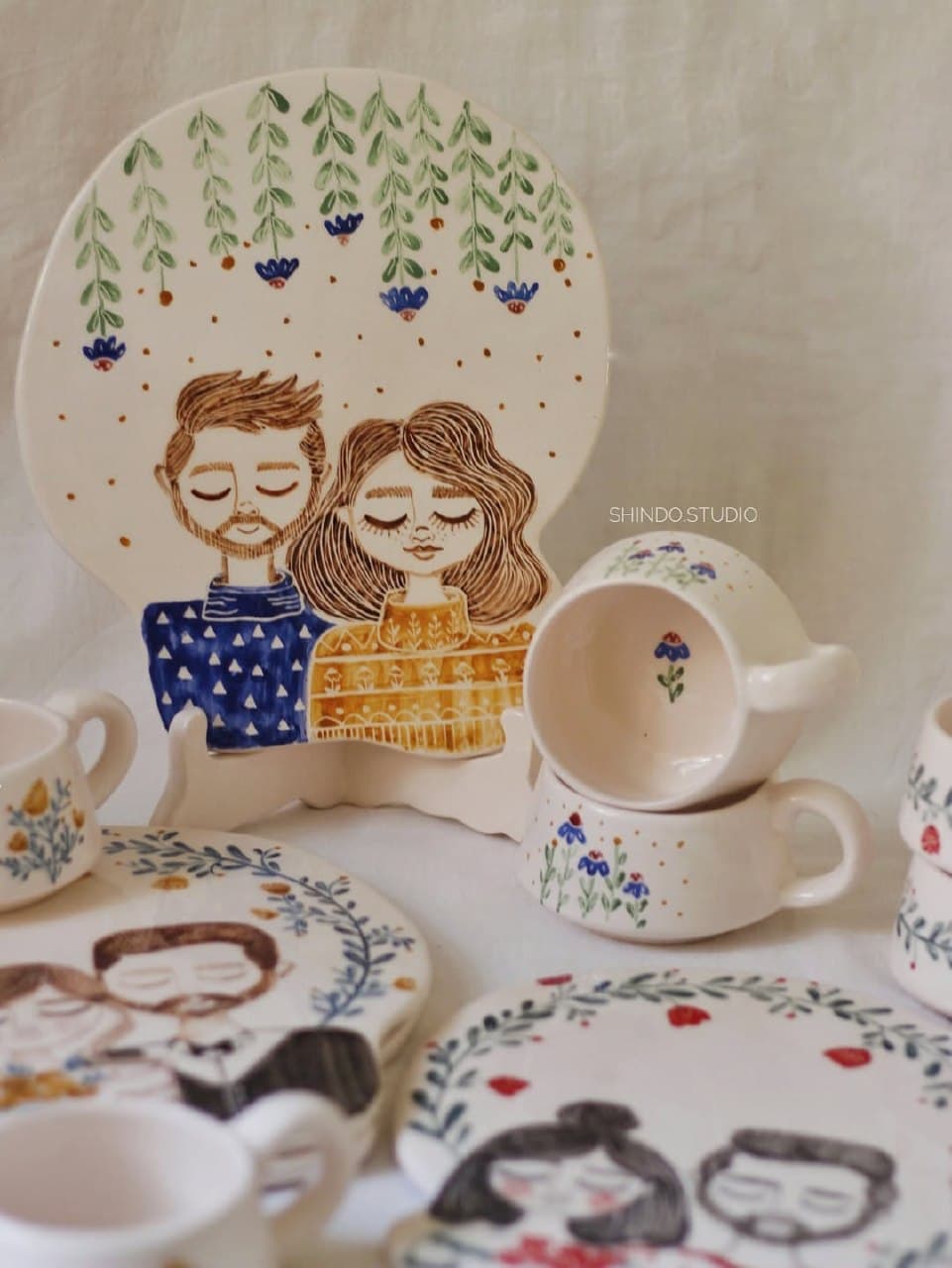 ست تخته سرو و فنجان سرامیکی دستساز طرح عاشقانه