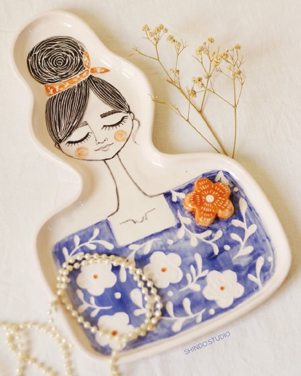 ظرف دکوری و پذیرایی سرامیکی دستساز طرح پرتره زن