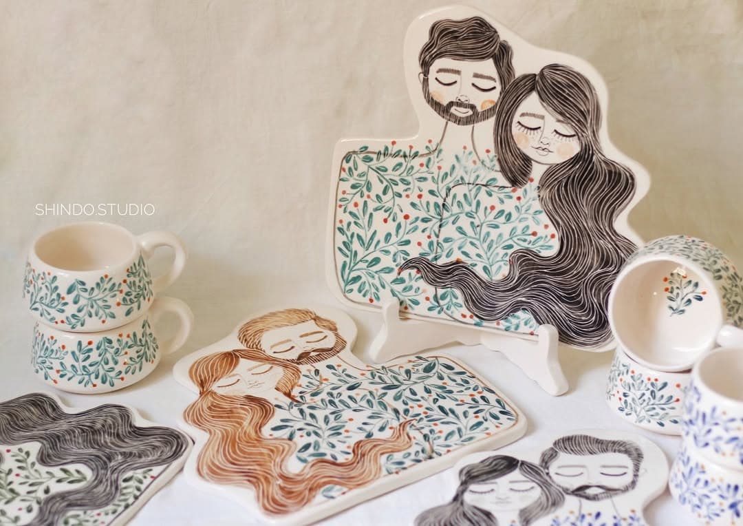 تخته سرو و دیوارکوب سرامیکی دستساز طرح آغوش عاشقانه