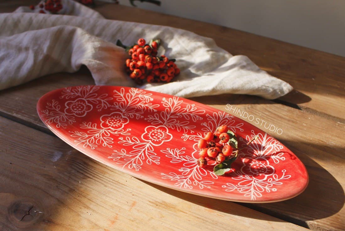 دیس پذیرایی سرامیکی دستساز قرمز طرح گل