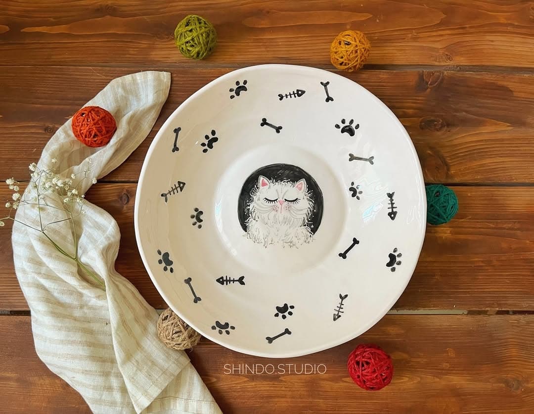 ظرف غذای گربه سرامیکی دست‌ساز پایه دار طرح گربه پرشین