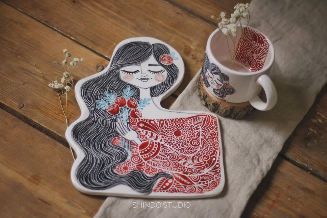 ست تخته سرو و ماگ سرامیکی دستساز طرح دختر