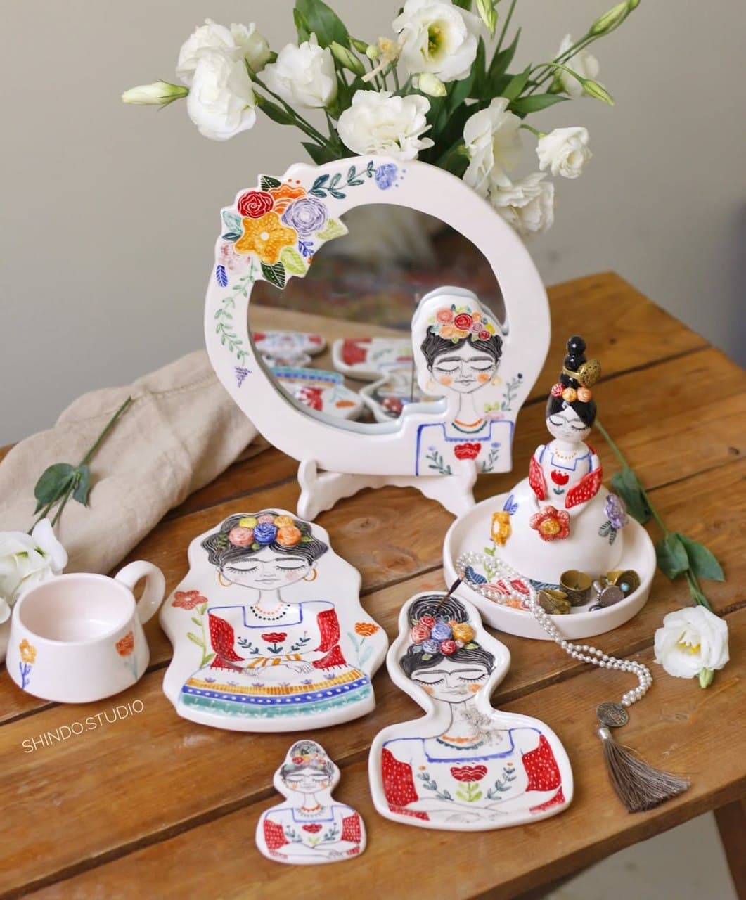 آینه سرامیکی دست ساز رومیزی طرح فریدا کالو