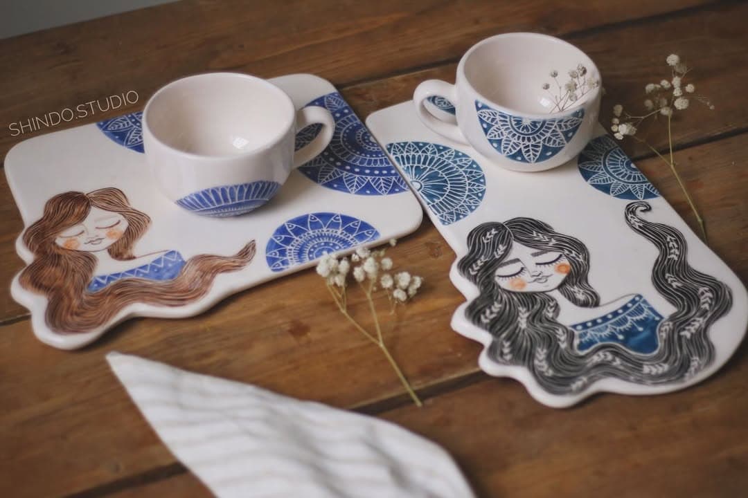 ست تخته سرو و ماگ سرامیکی دستساز طرح دختر و ماندالا