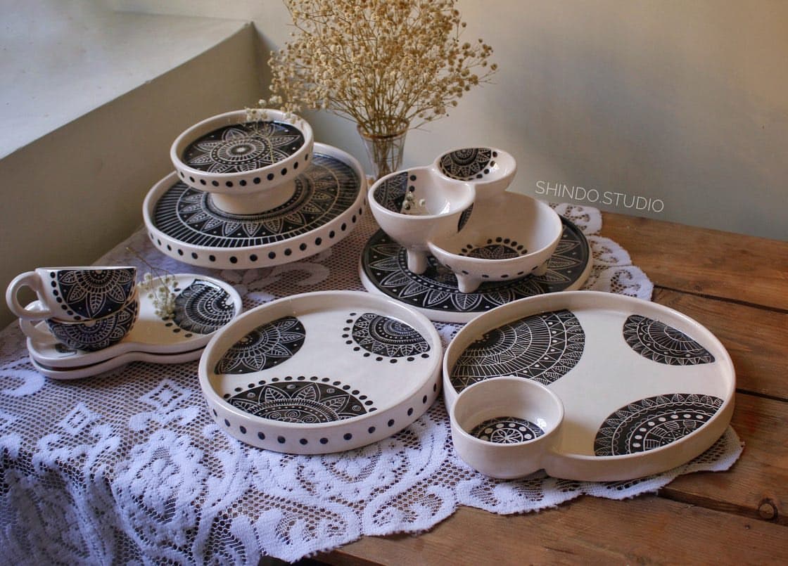 ست ظروف پذیرایی سرامیکی دستساز طرح ماندالا مشکی