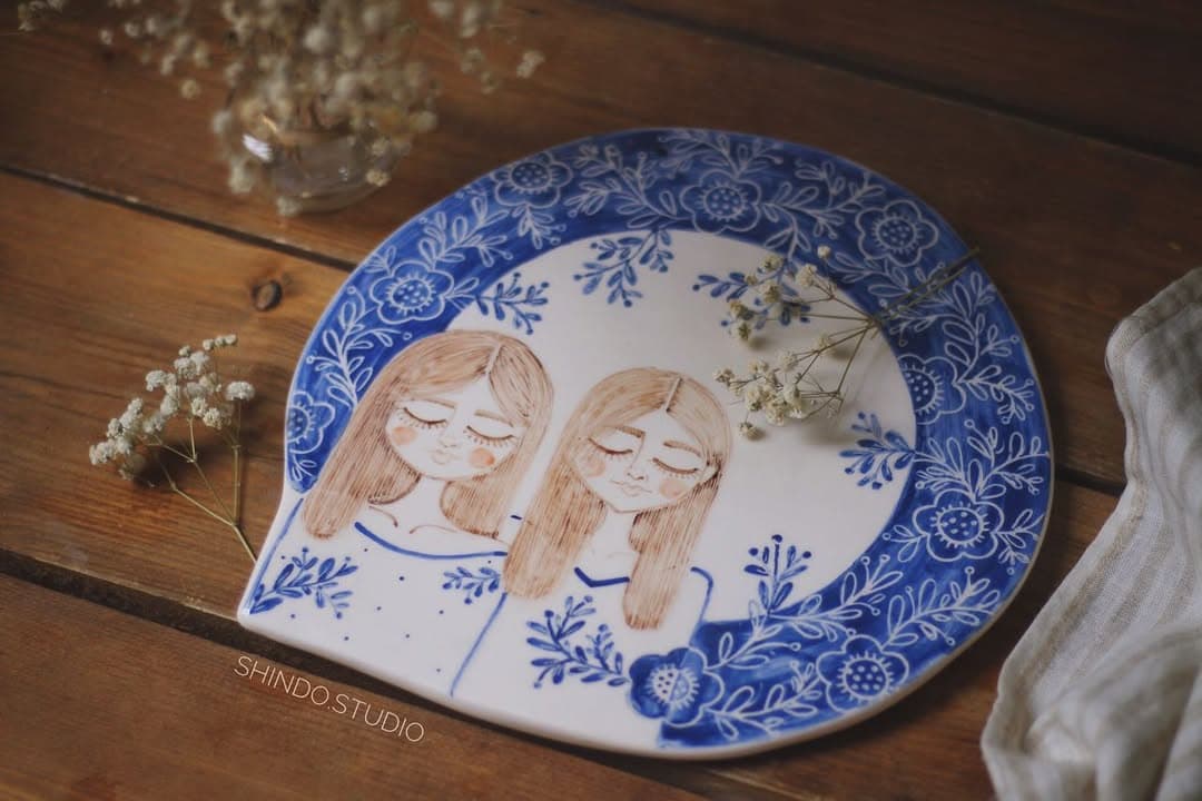 دیوارکوب و تخته سرو سرامیکی دستساز طرح خواهران