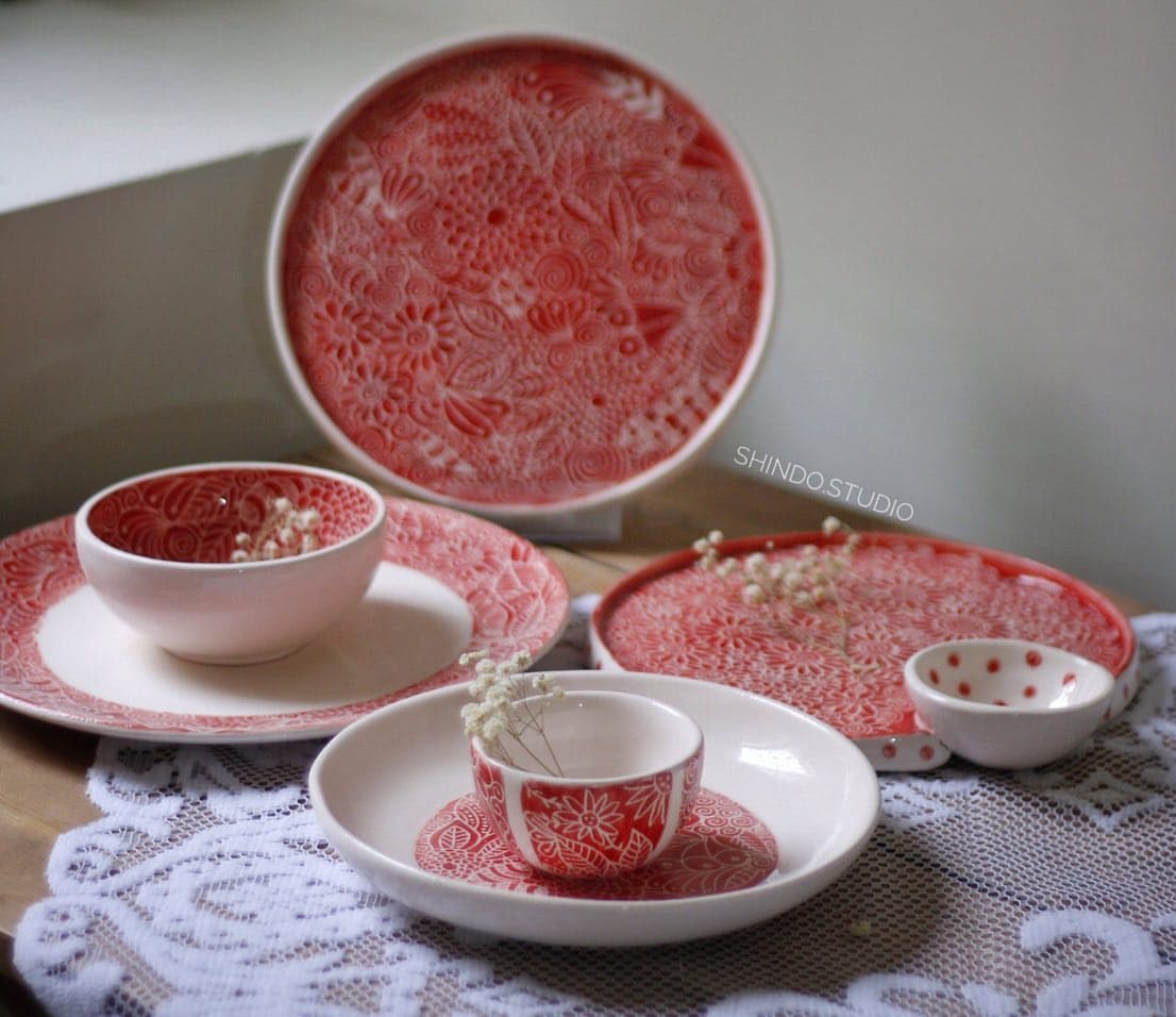 سرویس غذاخوری سرامیکی دست ساز طرح حنا قرمز