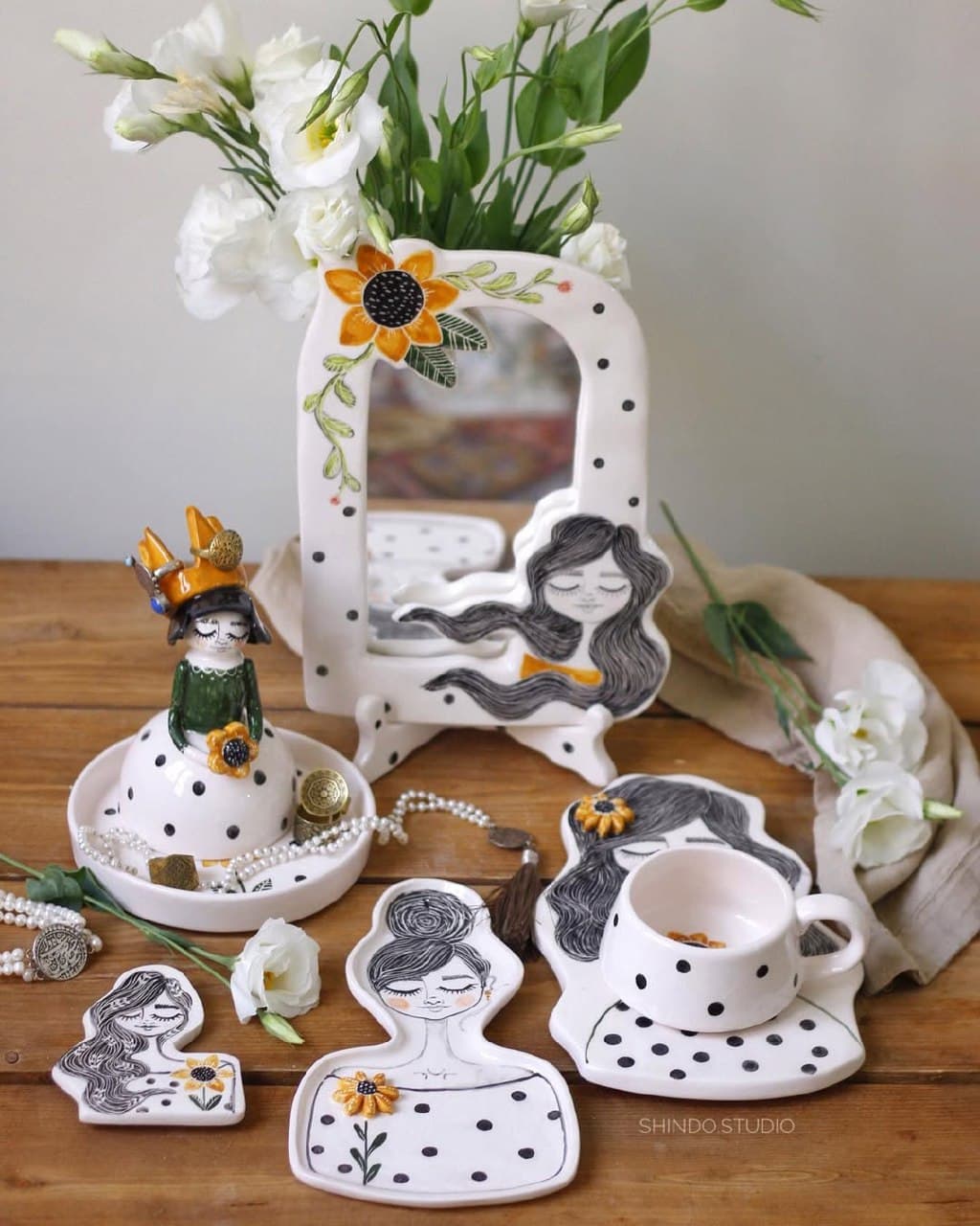 آینه رومیزی سرامیکی دست‌ساز طرح دختر