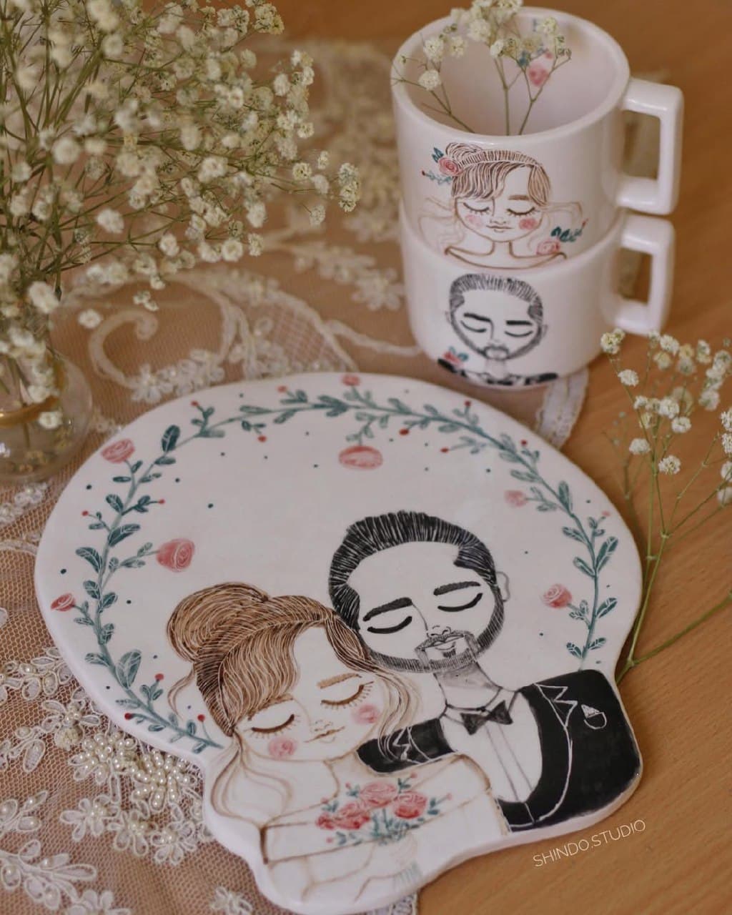 ست سرامیکی دستساز عروس و داماد شامل تخته سرو و ماگ