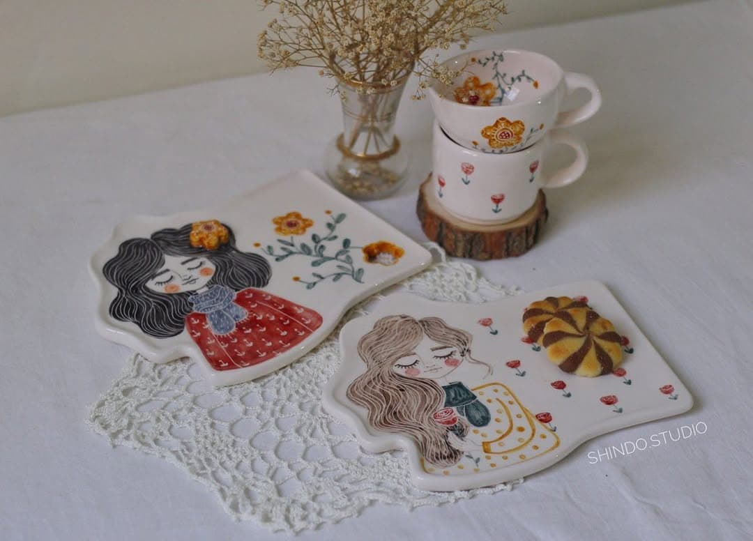 ست فنجان و تخته سرو سرامیکی دستساز طرح دختر