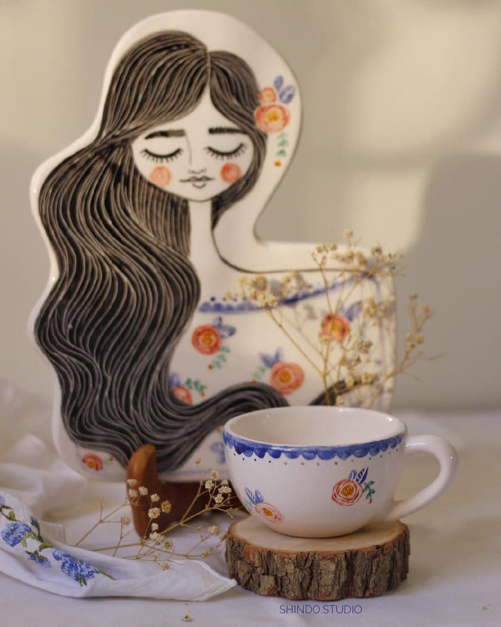 ست تخته سرو و فنجان سرامیکی دستساز طرح دختر