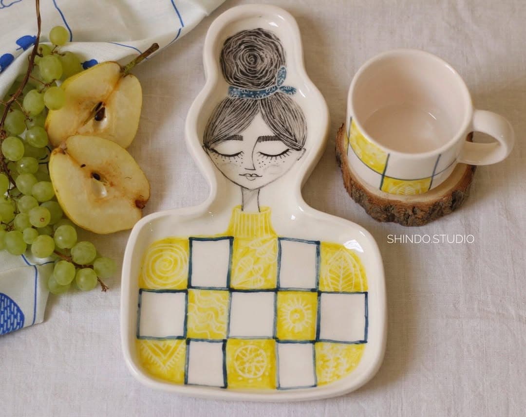 ست قهوه خوری سرامیکی دست ساز طرح دختر زمستانی