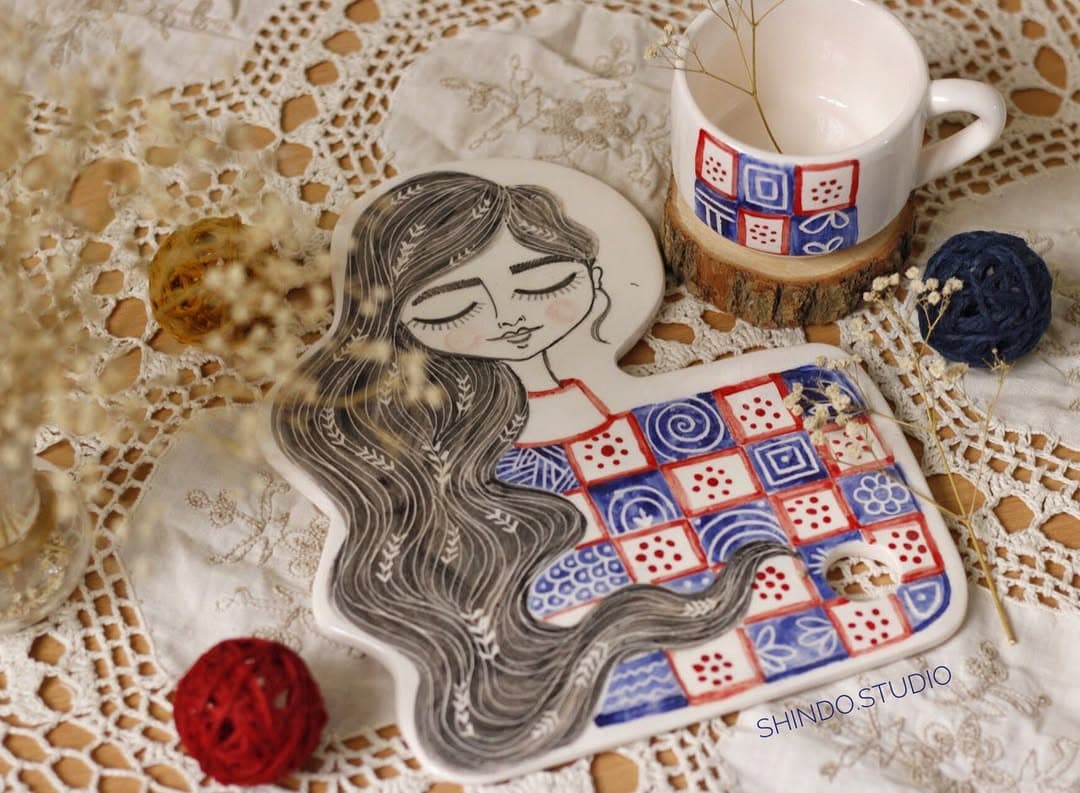 ست تخته سرو و فنجان سرامیکی دست ساز طرح دختر
