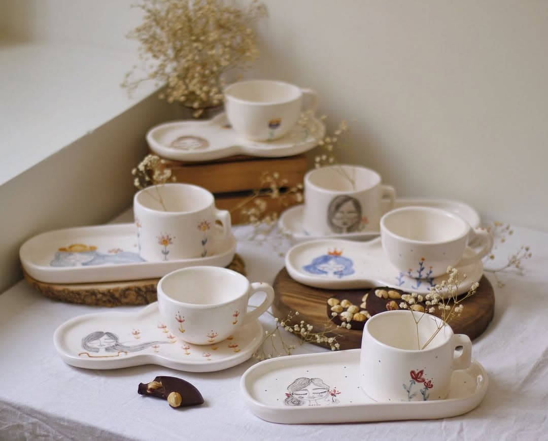 ست چای خوری سرامیکی دست ساز با نقاشی زیرلعابی طرح دختر