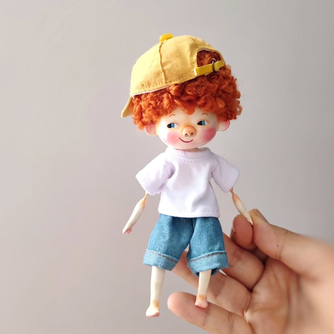 عروسک دست ساز مفصلی پسرانه با موهای فرفری قرمز