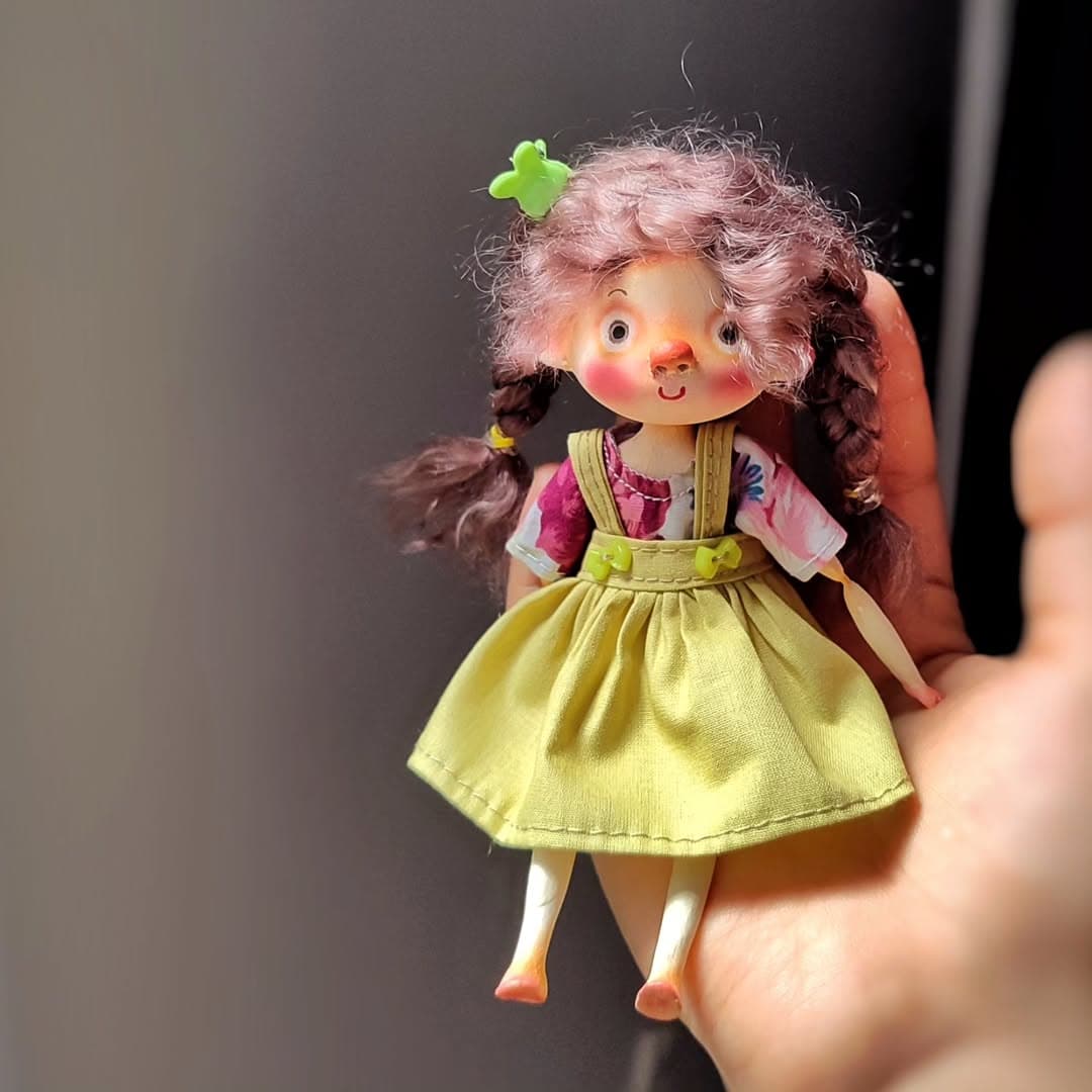 عروسک دست ساز مفصلی دخترانه با موهای صورتی