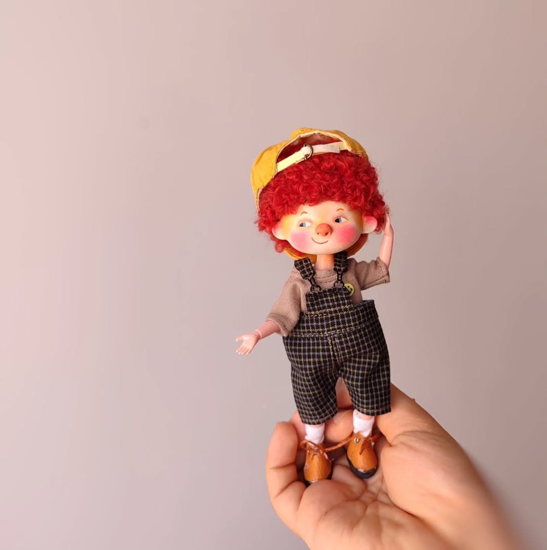 عروسک دست ساز مفصلی پسرانه با موی قرمز