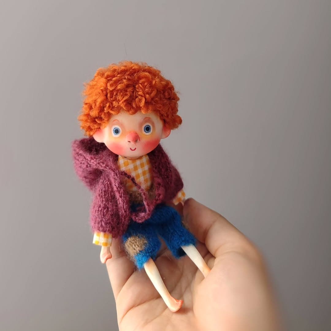 عروسک دستساز مفصلی پسرانه مو فرفری