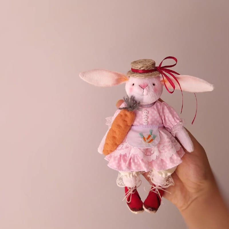عروسک دست ساز خرگوش دختر با لباس صورتی