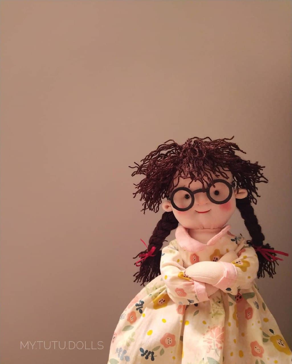 عروسک دستساز پارچه ای توتو مدل دختر عینکی
