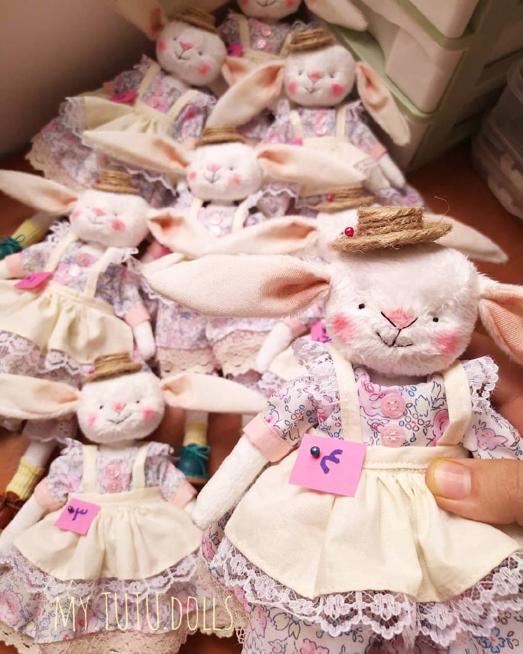 عروسک دست ساز خرگوش ملوس با لباس گلدار