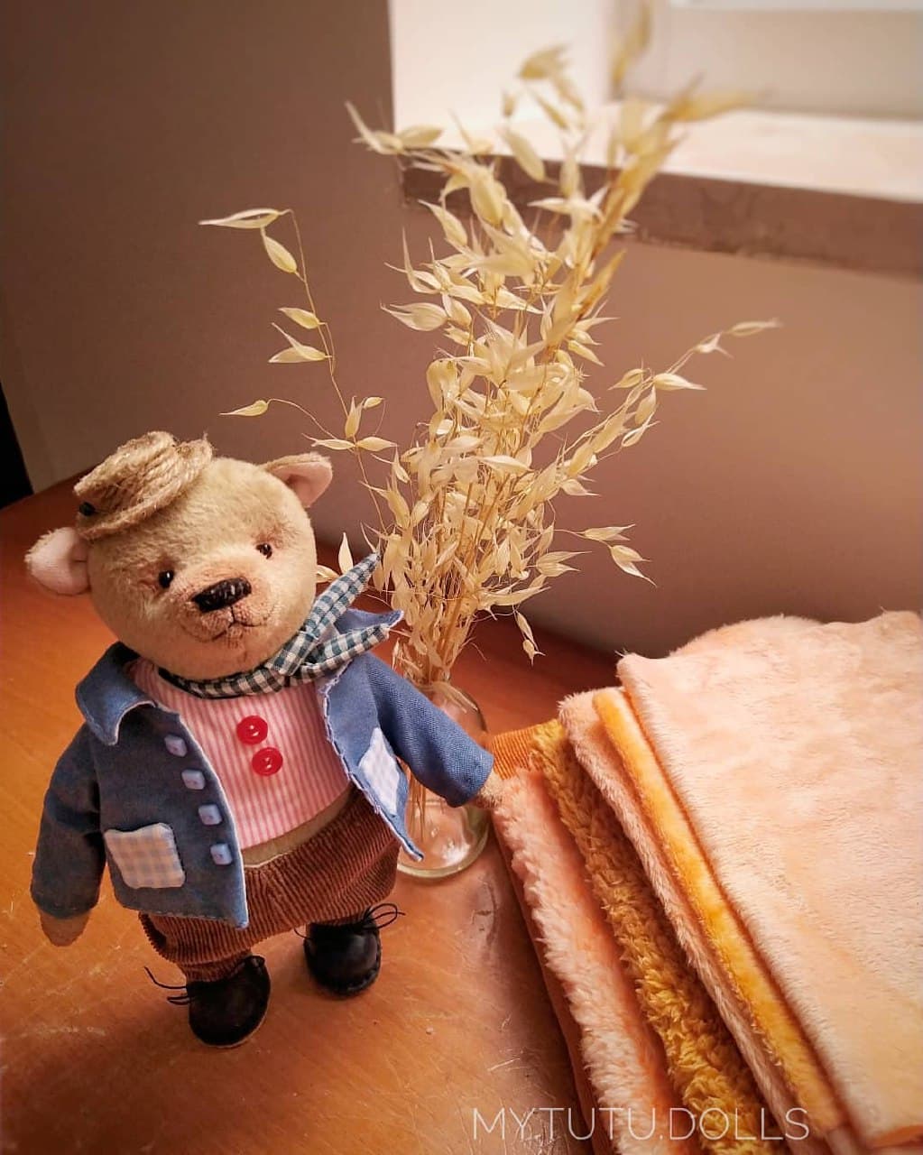 عروسک دست ساز خرس تدی کلکسیونی با لباس پارچه ای