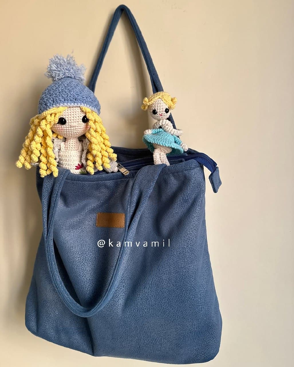 عروسک بافتنی دست ساز دخترانه با لباس زمستانی