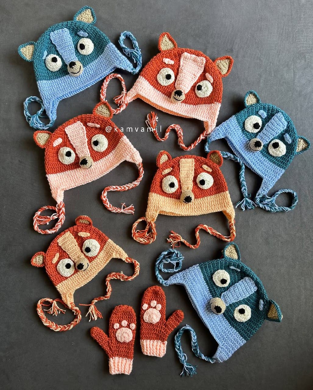 کلاه بافتنی بچگانه دستباف طرح کارتونی بلویی و بینگو