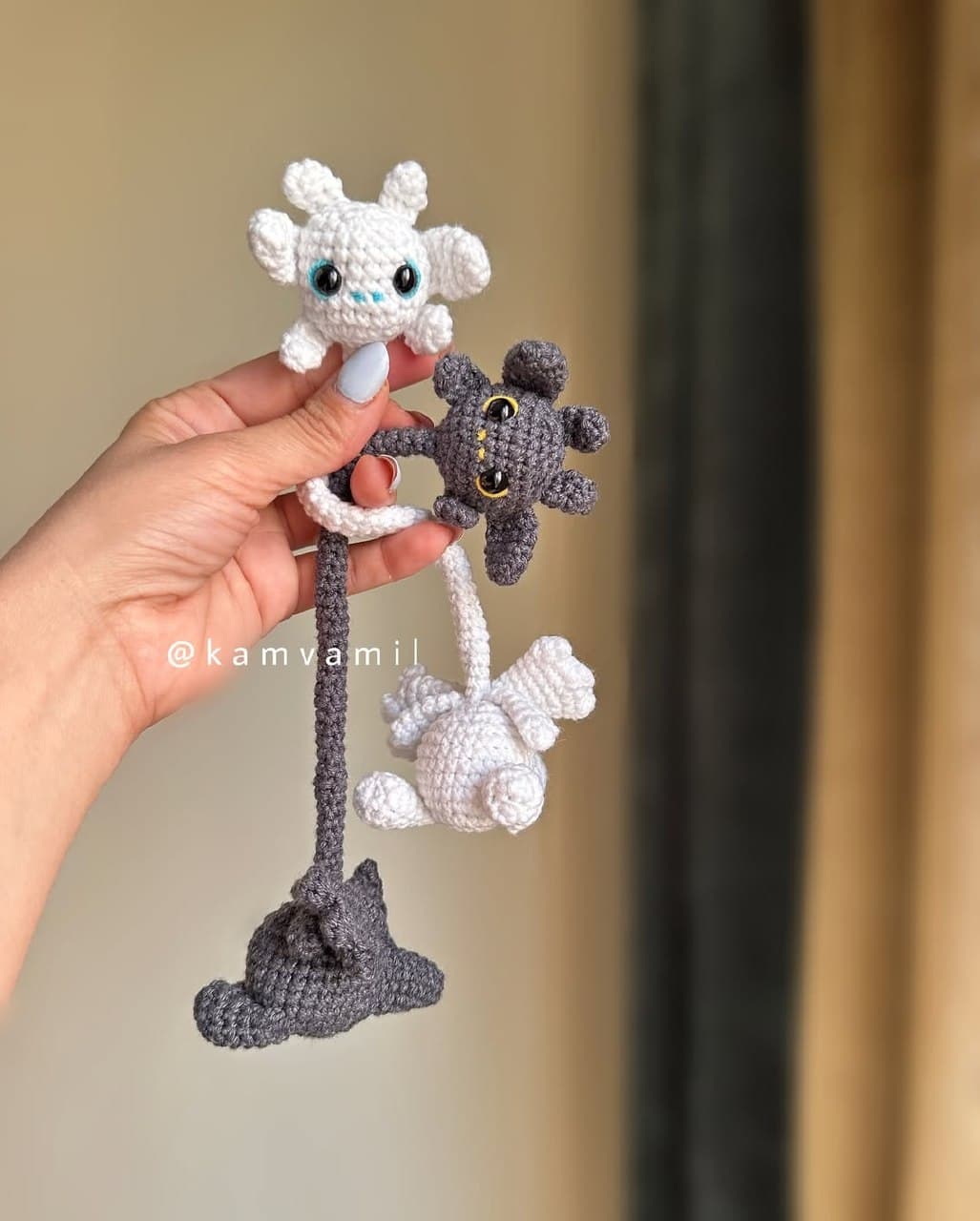 آویز بافتنی دستباف مدل اژدها خشم شب و خشم روز