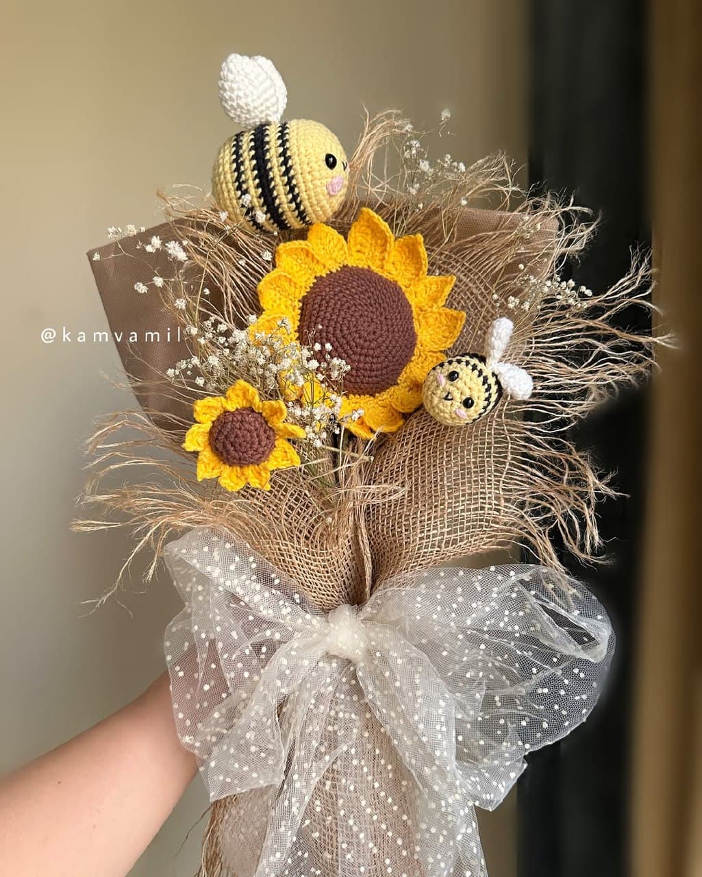 دسته گل بافتنی دست ساز مدل مزرعه آفتابگردان