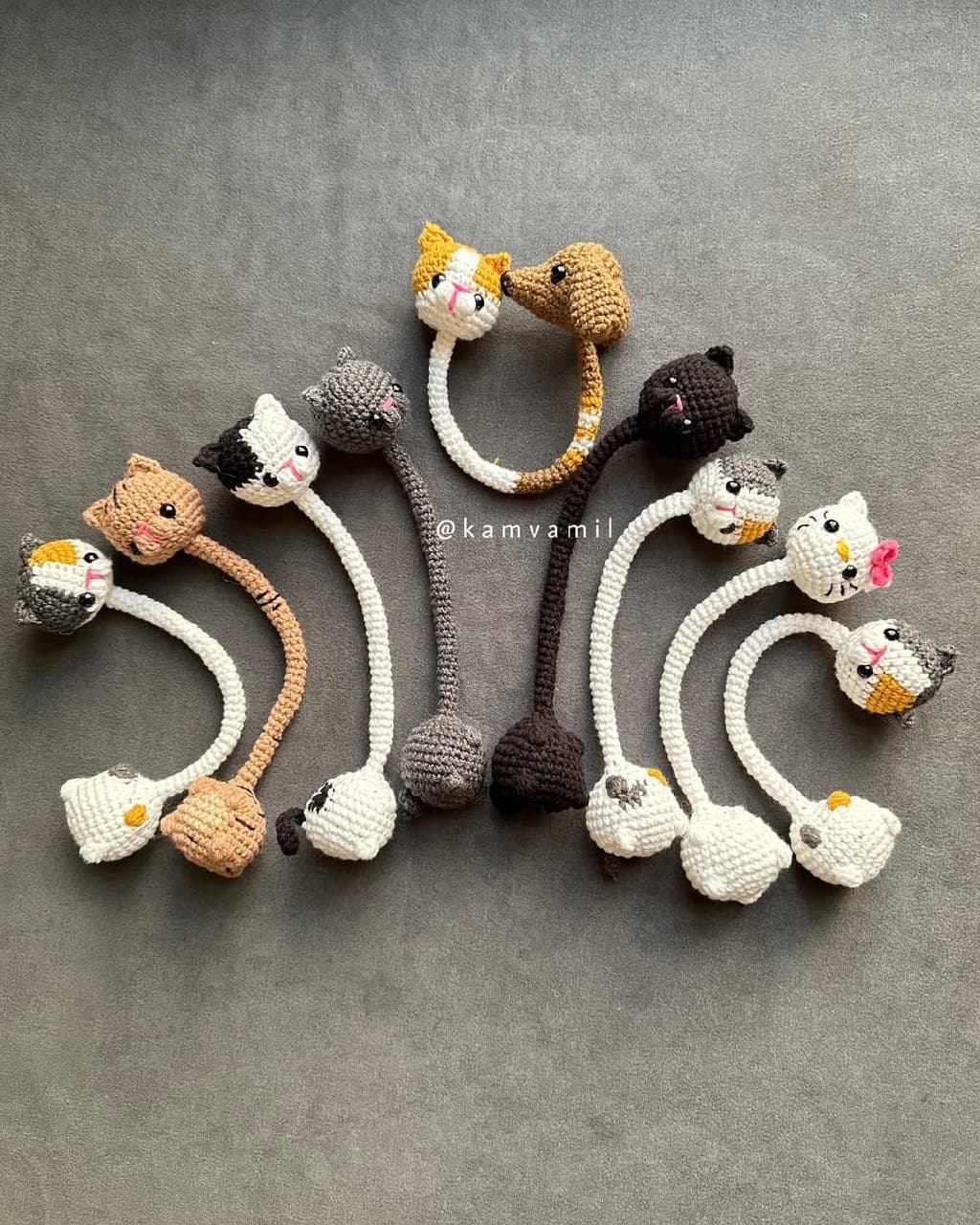 آویز و جاکلیدی بافتنی فانتزی مدل گربه گردن دراز