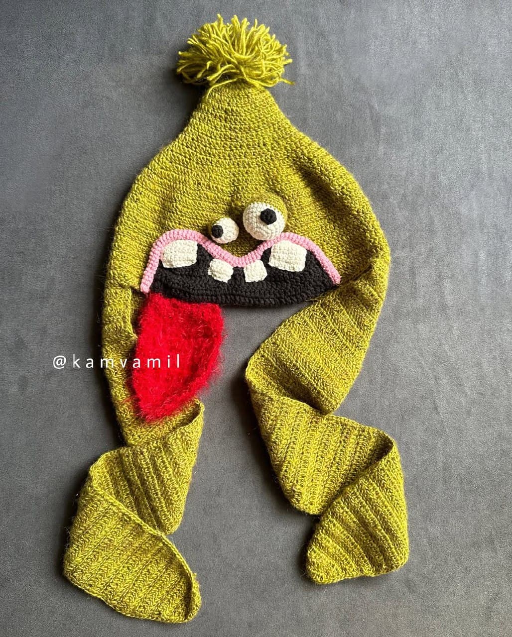 کلاه شال بافتنی فانتزی طرح هیولا