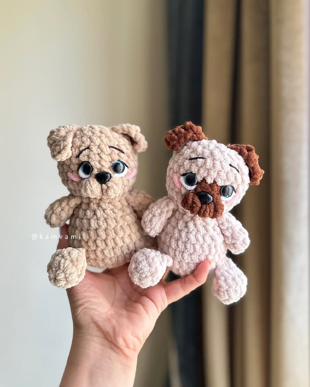 عروسک بافتنی سگ مخملی دستبافت مدل پوفی