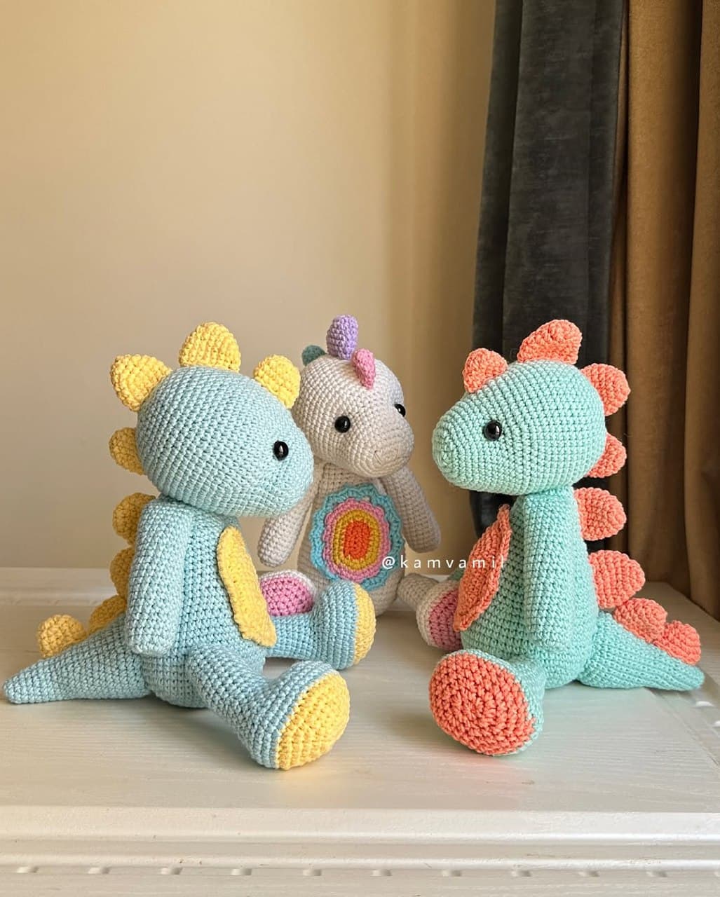 عروسک بافتنی دایناسور دستبافت کتان ترک