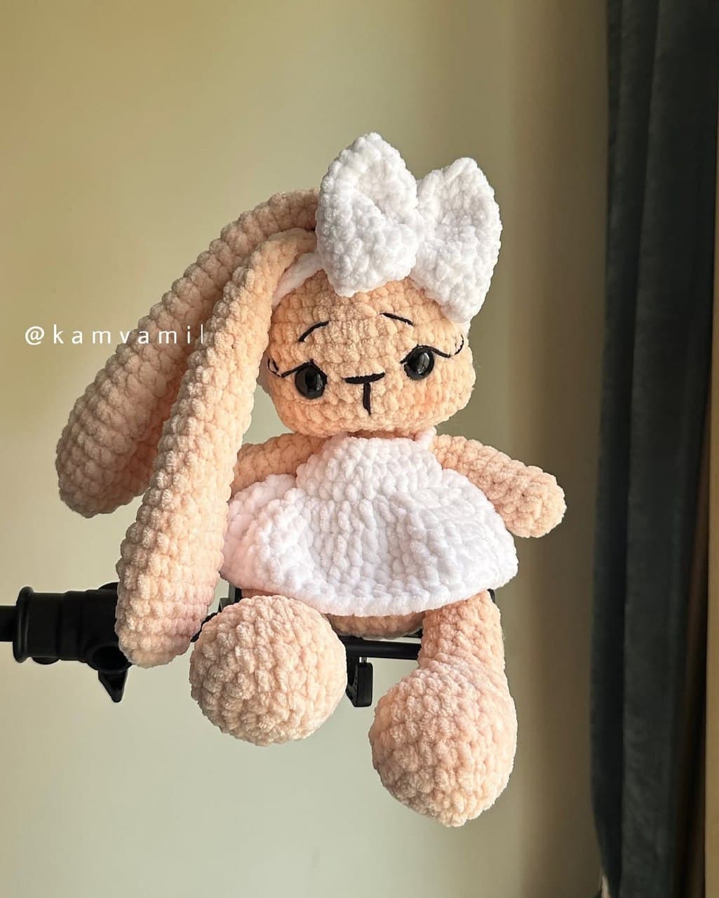 عروسک بافتنی خرگوش مخملی دستباف صورتی