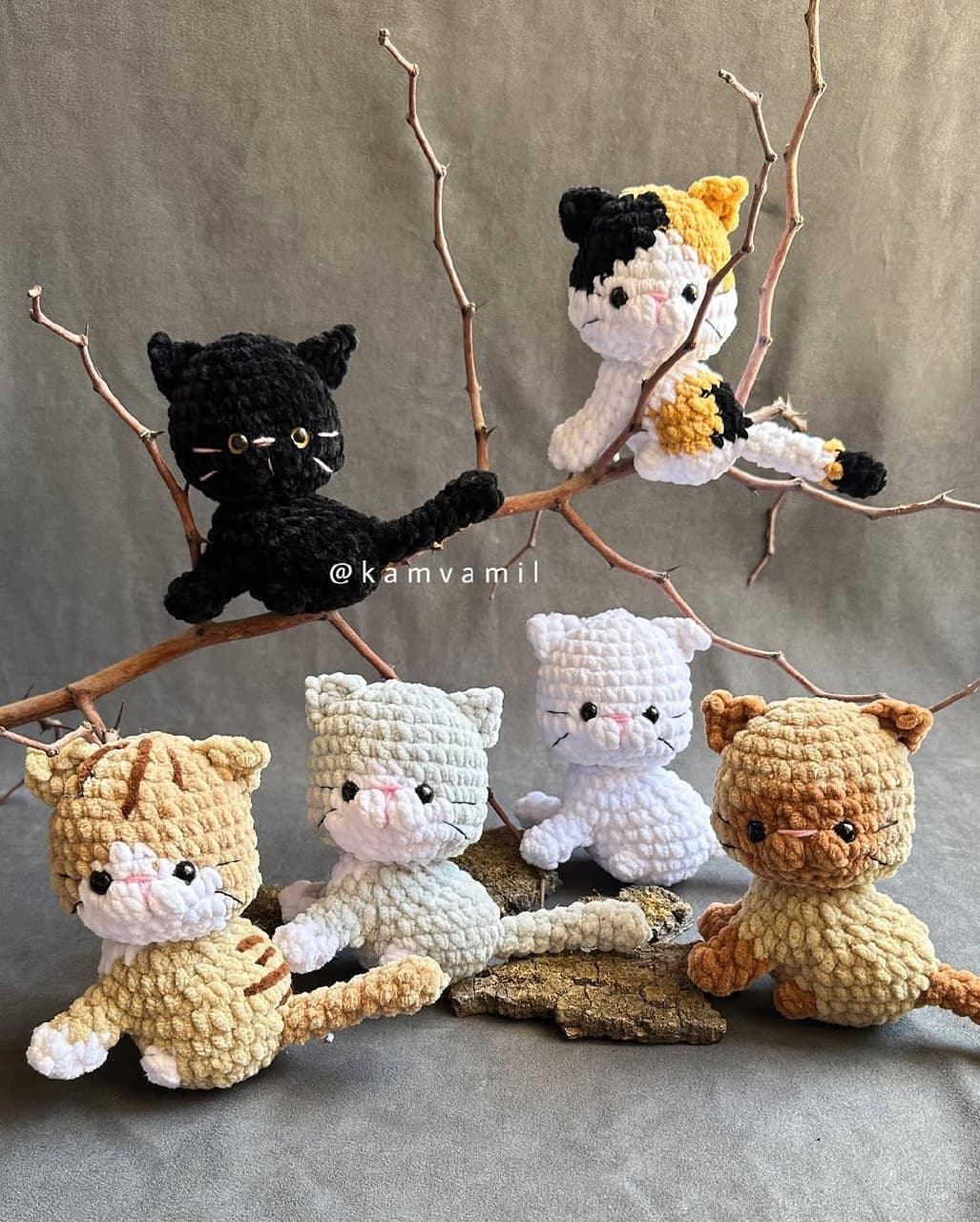 عروسک گربه بافتنی مخملی دستباف