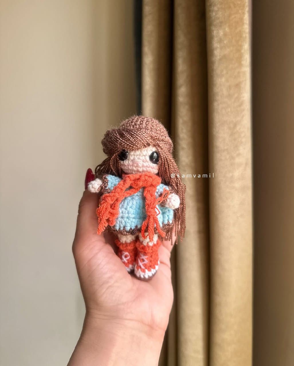 عروسک بافتنی دستباف مدل حنا کوچولو