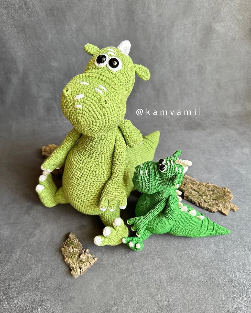 عروسک بافتنی دستباف طرح اژدها مادر