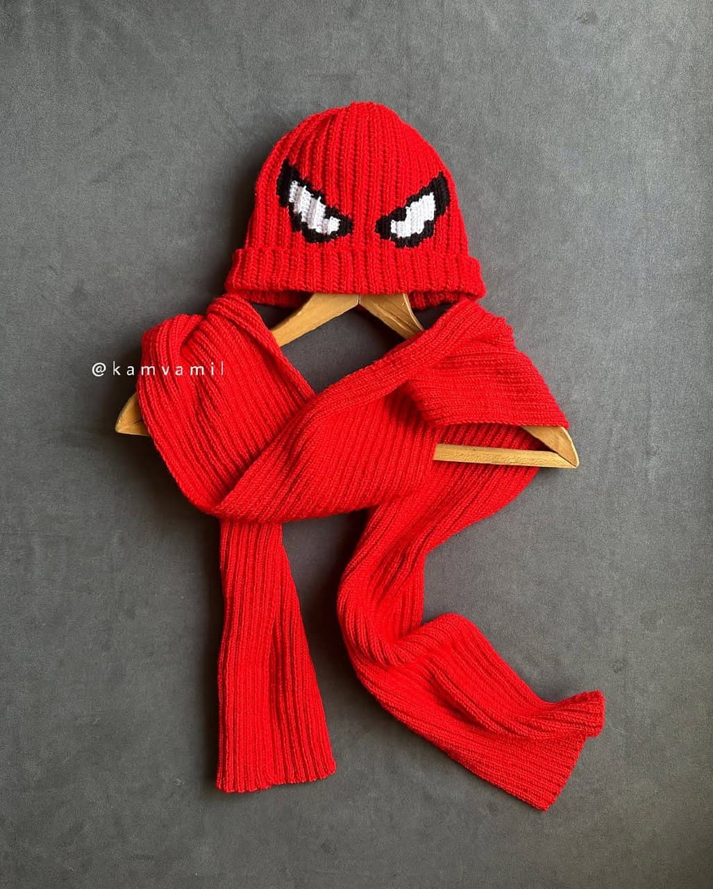 ست شال و کلاه بافتنی طرح مرد عنکبوتی دستبافت